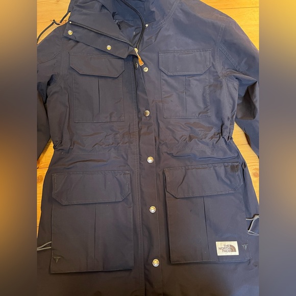 NWT The North Face DryVent Mountain Parka (not insulated). Size Small - Picture 3 of 5